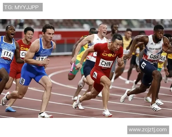 苏炳添与国际足球巨星合影留念，展现跨界合作与友谊的精彩瞬间