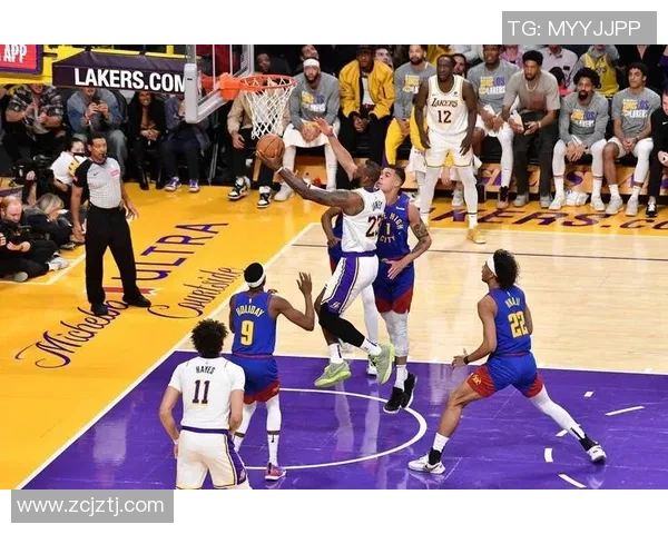 NBA球星跨界踢足球：从篮球场到绿茵场的运动梦想与挑战